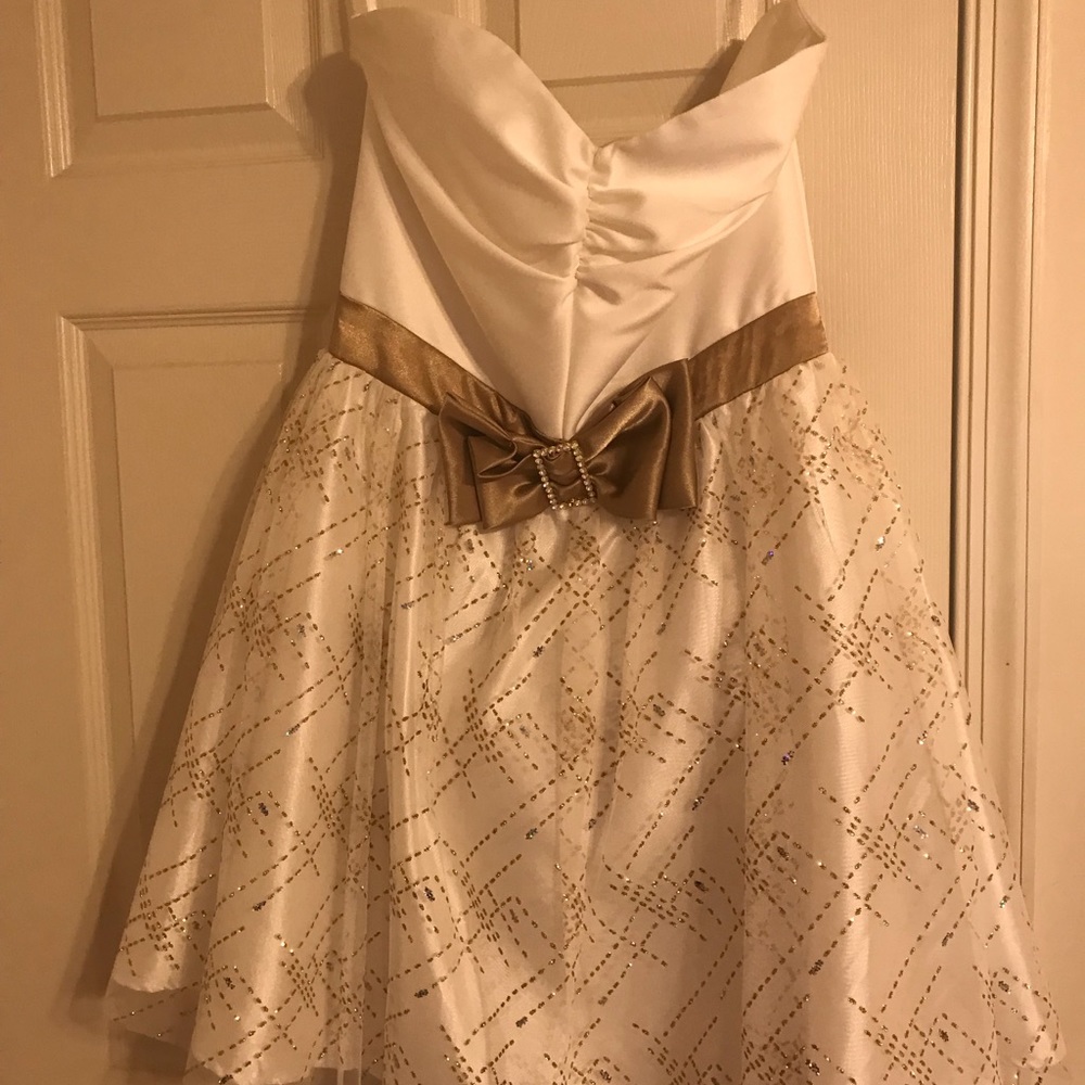 Short strapless fit and flare prom dress size 13